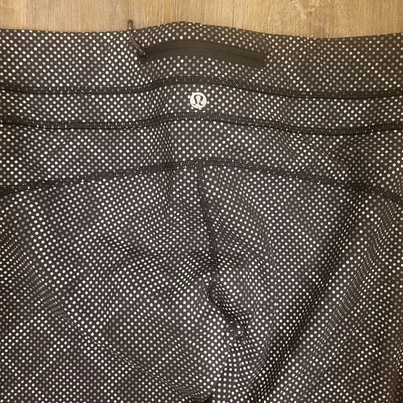 RARE Lululemon Pace Tight(Luxtreme) Lights Out Black/Ravish Reptile Silver 12 - Picture 12 of 15